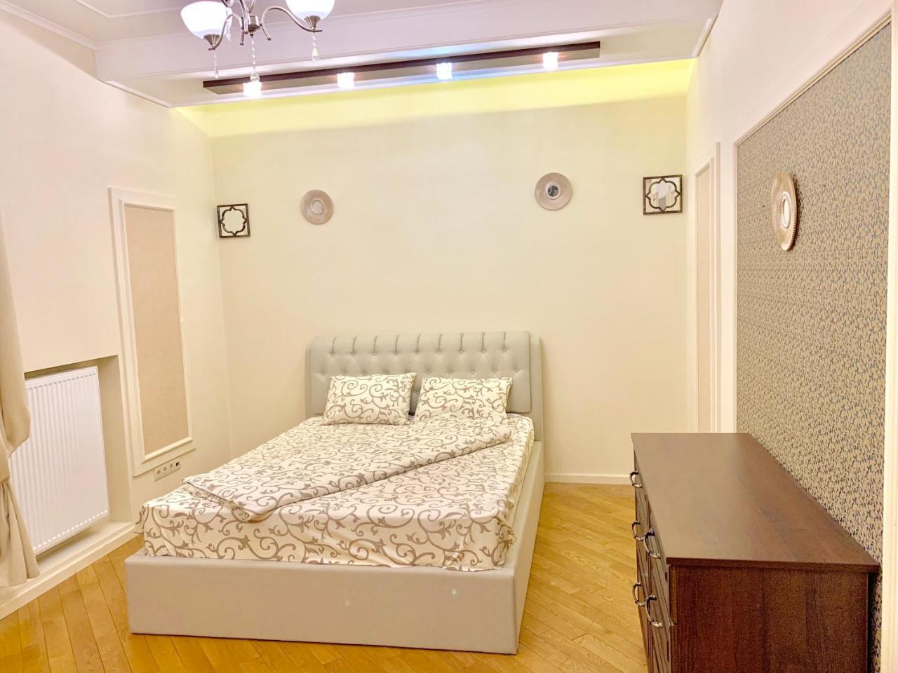 Two-Bedroom On Lesi Ukrainky Lviv Luaran gambar