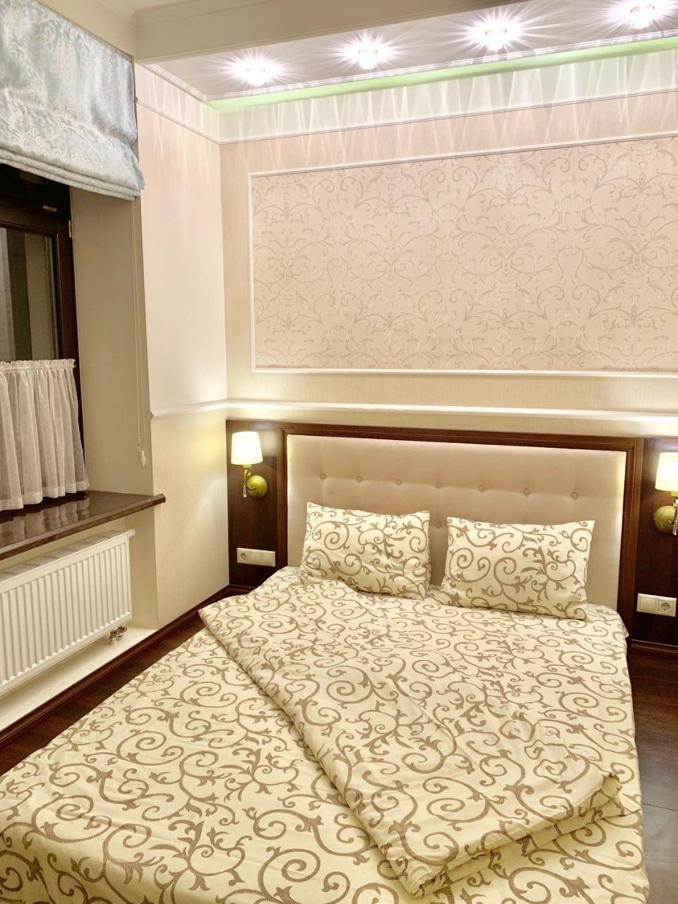 Two-Bedroom On Lesi Ukrainky Lviv Luaran gambar