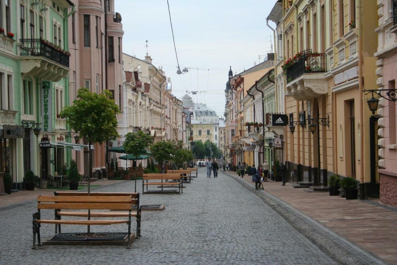 Two-Bedroom On Lesi Ukrainky Lviv Luaran gambar