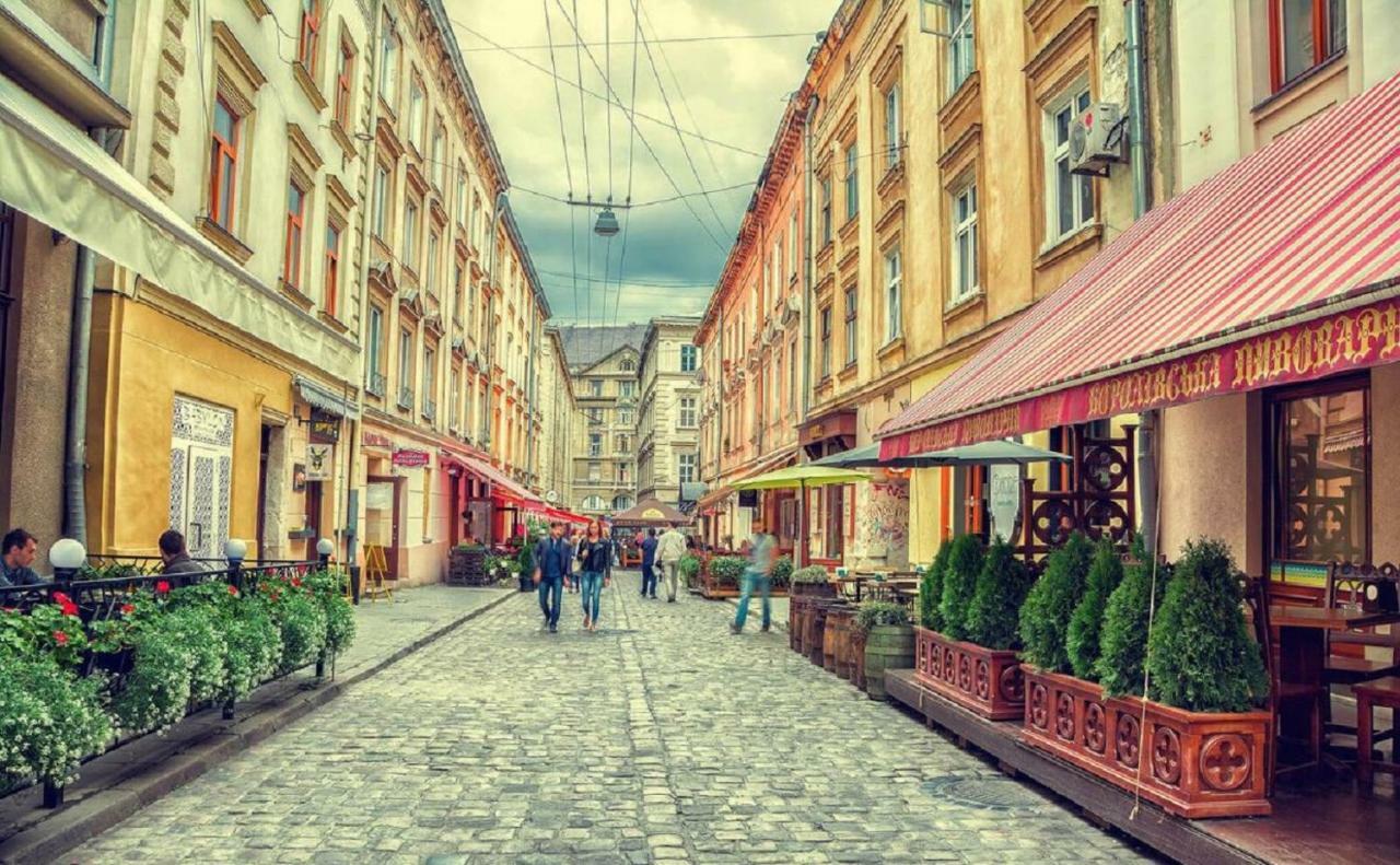 Two-Bedroom On Lesi Ukrainky Lviv Luaran gambar